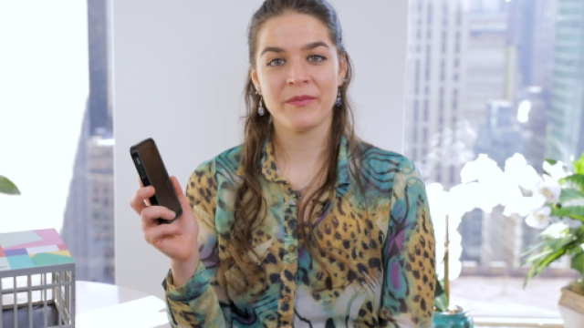 Usa, la sfida di Elana: un anno senza telefono per vincere 100mila dollari