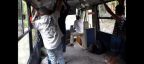 Photogallery - Passageiros de transporte público reclamam de ônibus sem bancos em Miracatu (SP)
