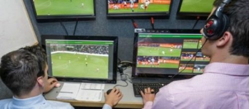 os 20 clubes aprovaram o uso do árbitro de vídeo (Divulgação/Fifa)