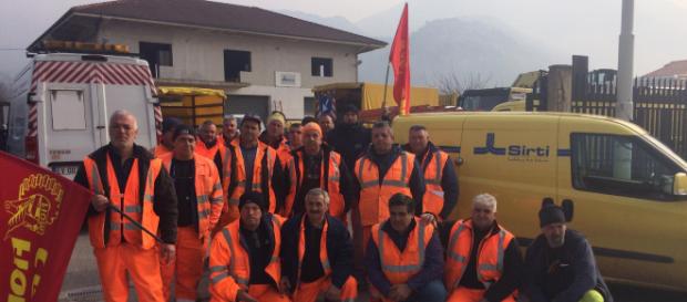 La protesta dei dipendenti Sirti La protesta dei dipendenti Sirti