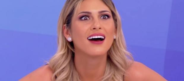 Lívia Andrade casou-se em cerimônia simbólica em 2016. (Foto: Reprodução/SBT) Lívia Andrade casou-se em cerimônia simbólica em 2016. (Foto: Reprodução/SBT)