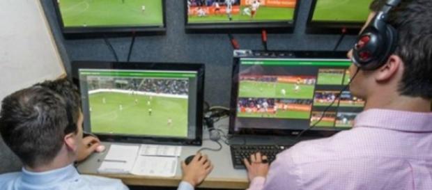 os 20 clubes aprovaram o uso do árbitro de vídeo (Divulgação/Fifa) os 20 clubes aprovaram o uso do árbitro de vídeo (Divulgação/Fifa)