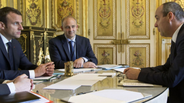 Emmanuel Macron recevant Laurent Berger à l'Elysée