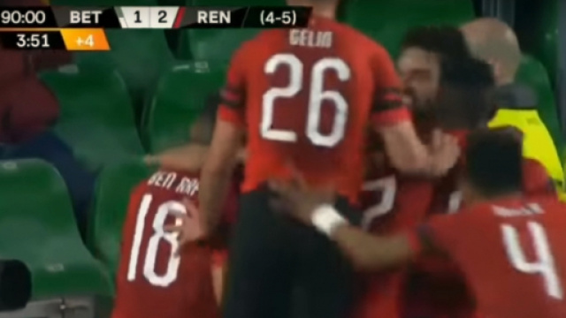 La joie des joueurs du Stade Rennais après le troisième but contre le Betis Séville en 16e de finale de Ligue Europa.
