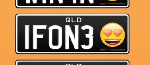 Placas com emojis serão usados por motoristas australianos (Reprodução/Personalised Plates Queensland)