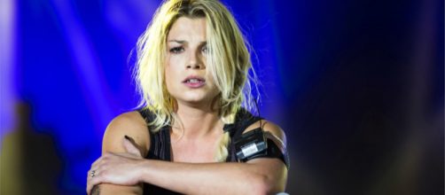 Emma Marrone, dal palco di Ancona, ha replicato agli insulti ricevuti negli ultimi giorni.