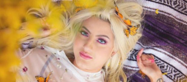 Tina DeCara is a musical artist who is excited about her new song titled 'Solo'. / Image via Tina DeCara, used with permission. Tina DeCara is a musical artist who is excited about her new song titled 'Solo'. / Image via Tina DeCara, used with permission.
