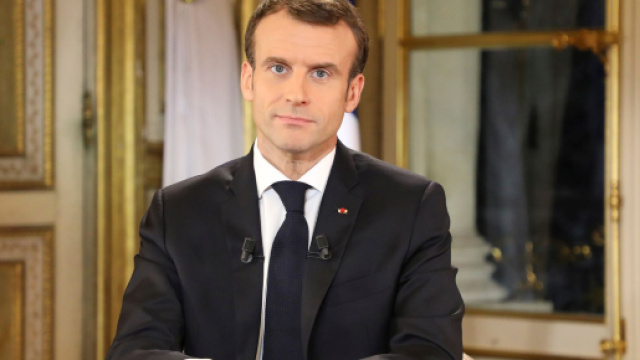 Le Président de la République est parti à la reconquête de l'opinion.