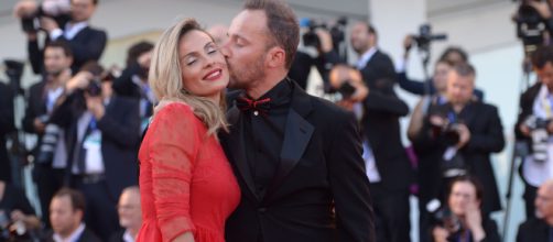 Francesco Facchinetti, la moglie picchia la Bonas