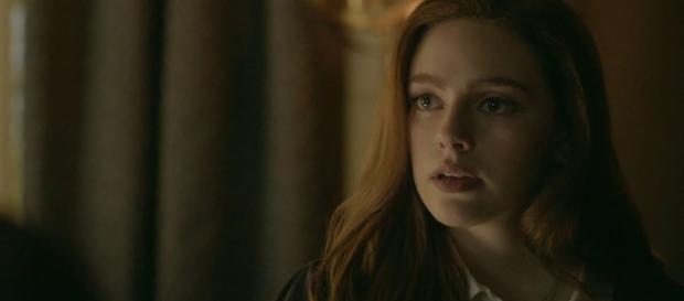 Hope talks to Landon image via Legacies/YouTube Screencap Hope talks to Landon image via Legacies/YouTube Screencap