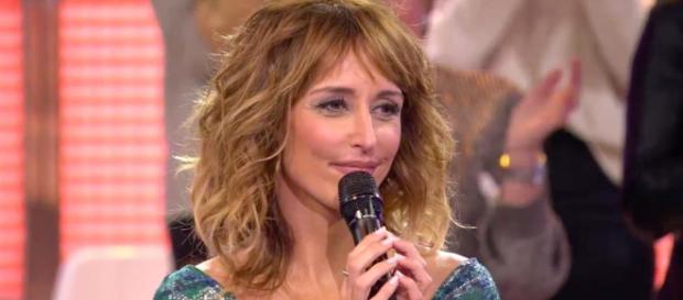La emotiva despedida de Emma García de 'Mujeres y Hombres y ... - bekia.es La emotiva despedida de Emma García de 'Mujeres y Hombres y ... - bekia.es