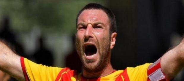 Il difensore Lucioni del Lecce. Foto - vocedistrada.it Il difensore Lucioni del Lecce. Foto - vocedistrada.it