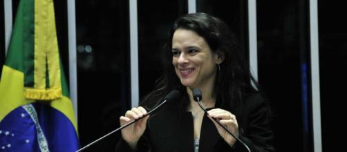 Janaína Paschoal pede que PGR abra inquérito sobre chantagens ditas por Gilmar Mendes - (Foto: Reprodução / Agência Senado)
