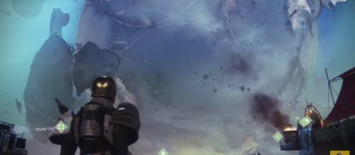 A Guardian looking at the Traveler. [Image source: xHOUNDISHx/YouTube]