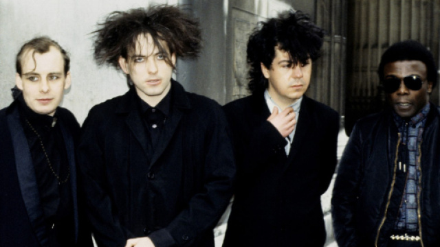 Andy Anderson con i Cure nel 1984