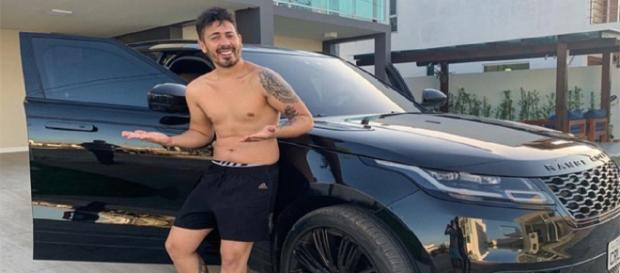 Carlinhos Maia e seu novo carro (Foto: Instagram) Carlinhos Maia e seu novo carro (Foto: Instagram)