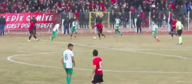 Le Nigérian a assurément inscrit l'un des plus beaux buts de sa carrière Le Nigérian a assurément inscrit l'un des plus beaux buts de sa carrière