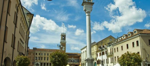 Un'immagine di Piazza Vittorio Emanuele di Rovigo Un'immagine di Piazza Vittorio Emanuele di Rovigo