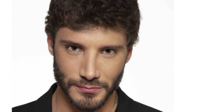 Stefano De Martino: 'Io e Belen? Preferisco non rispondere, ma siamo una famiglia'.