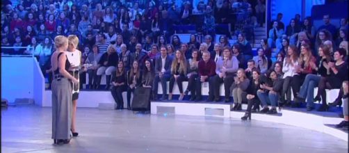 C'è posta per te, De Filippi sparisce dallo studio