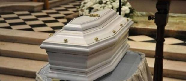 Azzurra uccisa dal ‘male del secolo’ a 12 anni, l’ultimo saluto: “Ciao nostro Angelo” - Internapoli Azzurra uccisa dal ‘male del secolo’ a 12 anni, l’ultimo saluto: “Ciao nostro Angelo” - Internapoli