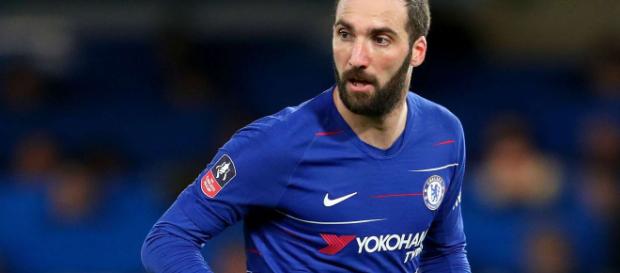 Higuain, le nouvelle recrue de Chelsea, un doublé en Championnat pour son premier match Higuain, le nouvelle recrue de Chelsea, un doublé en Championnat pour son premier match