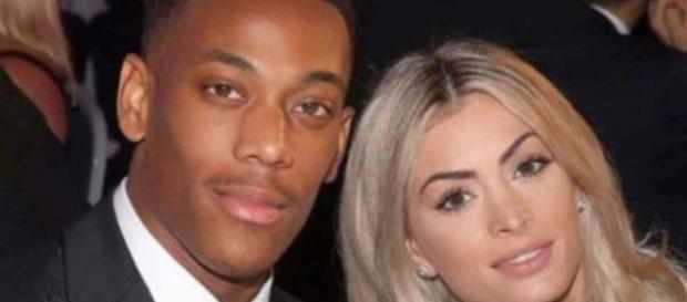 Mélanie Da Cruz confirme qu'elle s'est bien réconciliée avec le père de sa fille, le footballeur Anthony Martial. Mélanie Da Cruz confirme qu'elle s'est bien réconciliée avec le père de sa fille, le footballeur Anthony Martial.