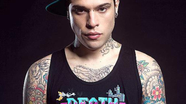 Fedez finisce nel mirino di Federico Zampaglione: 'Clown di turno'.