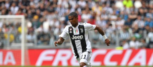 Juventus, incidente stradale per Douglas Costa