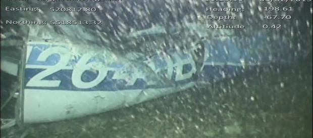 Destroços do avião fora encontrados no fundo do mar (Crédito: Divulgação / AAIB). Destroços do avião fora encontrados no fundo do mar (Crédito: Divulgação / AAIB).