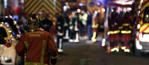 Parigi, palazzo in fiamme nella notte: 10 morti e 36 feriti.