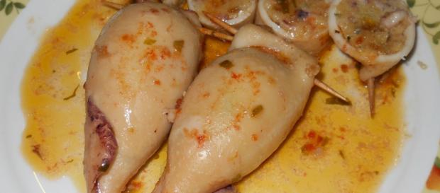 Calamari ripieni cotti in padella. Calamari ripieni cotti in padella.