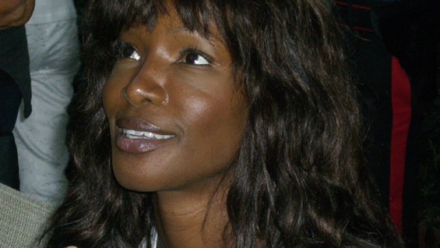 Isola Dei Famosi, Youma lascia il reality: 'Mio figlio sta male', Brosio dal medico