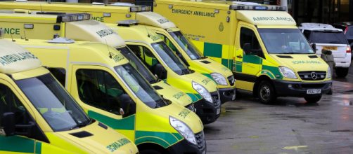 UK, chiamano l'ambulanza per tre volte ma il caso non viene ritenuto urgente: bimbo di 3 anni muore per blocco intestinale