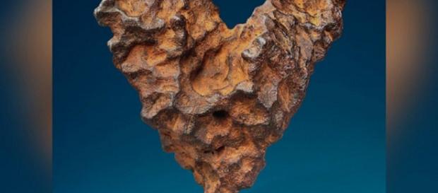 Il meteorite di San Valentino battuto all'asta Il meteorite di San Valentino battuto all'asta