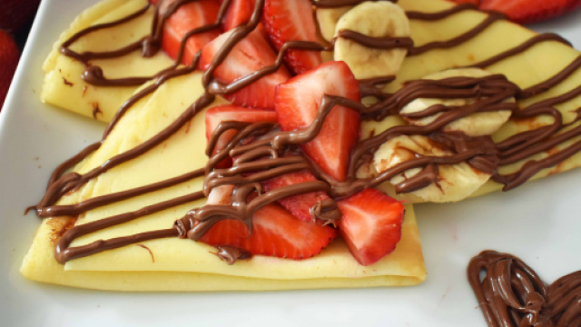 Crepes al mascarpone e crema di nocciole.