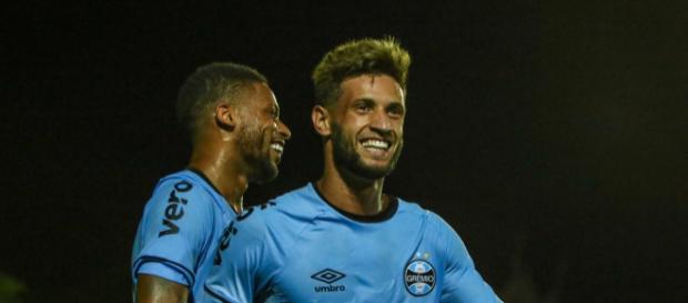 Feliz com fase como goleador, Juninho Capixaba deve ser comprado pelo Grêmio nos próximos dias (Arquivo Blasting News) Feliz com fase como goleador, Juninho Capixaba deve ser comprado pelo Grêmio nos próximos dias (Arquivo Blasting News)