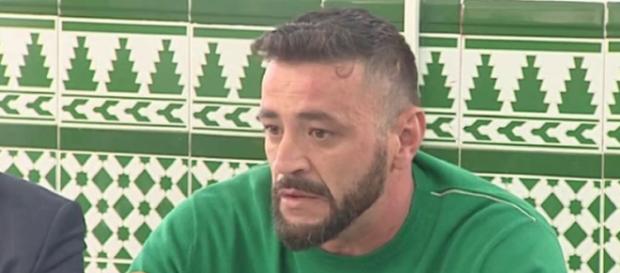 El dueño de la finca de Totalán rompe el silencio: "Mi niña jugaba con Julen" El dueño de la finca de Totalán rompe el silencio: "Mi niña jugaba con Julen"