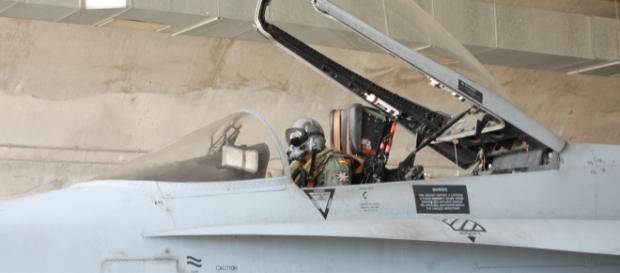 Piloto en su F-18. El EDA sufre un deficit en el número de aviadores Piloto en su F-18. El EDA sufre un deficit en el número de aviadores