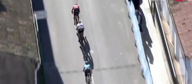 La volata finale con Van Avermaet davanti a tutti La volata finale con Van Avermaet davanti a tutti