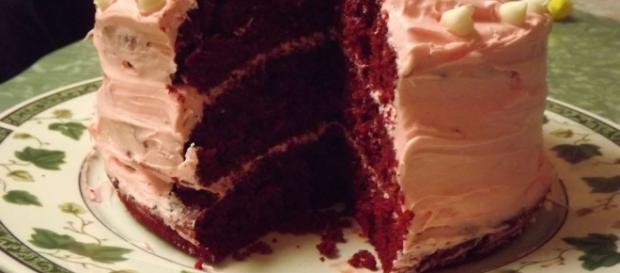 Ricetta torta Red velvet panna e mascarpone. Ricetta torta Red velvet panna e mascarpone.