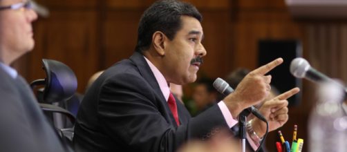 Falha elétrica causa apagão durante entrevista coletiva de Nicolás Maduro