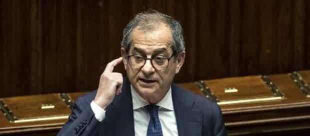 Ministro Tria contro i grillini Ministro Tria contro i grillini