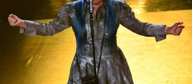 Sanremo, Loredana Berté porta gli auricolari nella borsetta Sanremo, Loredana Berté porta gli auricolari nella borsetta