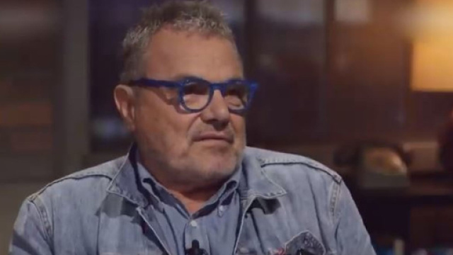 Oliviero Toscani non le manda a dire al governo (Ph. Youtube)