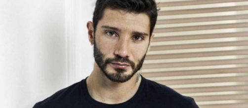 Stefano De Martino spiazza: 'I gossip su me e Belen? Di vero c'è poco o nulla'.