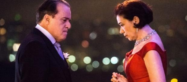 Olavo e Valentina em confronto eletrizante em 'O Sétimo Guardião' (Reprodução TV Globo) Olavo e Valentina em confronto eletrizante em 'O Sétimo Guardião' (Reprodução TV Globo)