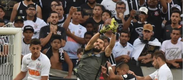 Goleiros trabalharam para segurar o resultado (Divulgação/Ivan Storti/Santos FC) Goleiros trabalharam para segurar o resultado (Divulgação/Ivan Storti/Santos FC)