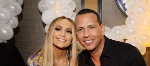 Jennifer Lopez y Alex Rodriguez se comprometen tras dos años de noviazgo Jennifer Lopez y Alex Rodriguez se comprometen tras dos años de noviazgo