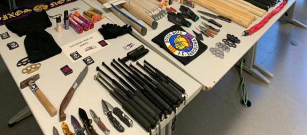 Material incautado por los Mossos a los Boixos Nois. Material incautado por los Mossos a los Boixos Nois.